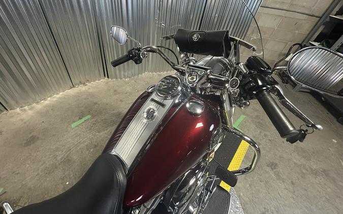 2008 Harley-Davidson Road King Classic CRIMSON RED SUN W/PINSTRIPE