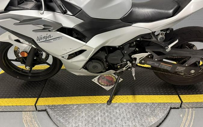 2025 Kawasaki Ninja® 500