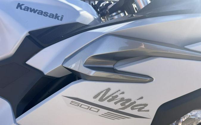 2025 Kawasaki Ninja 500 ABS Passion Red/Metallic Flat Spark Bla