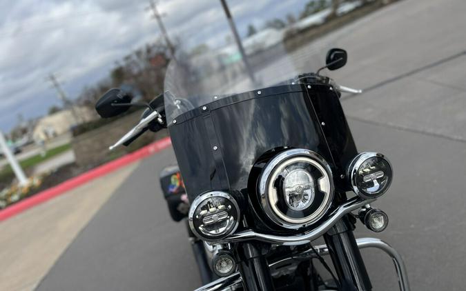 2025 Harley-Davidson® FLHC Heritage Classic White Onyx