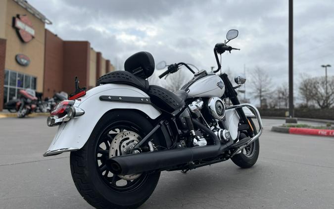 2025 Harley-Davidson® FLHC Heritage Classic White Onyx