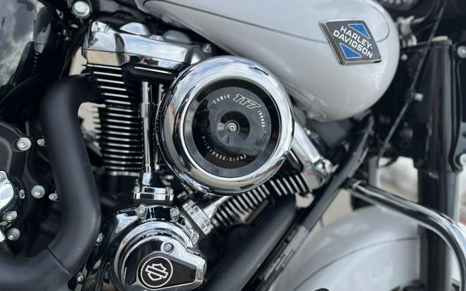 2025 Harley-Davidson® FLHC Heritage Classic White Onyx