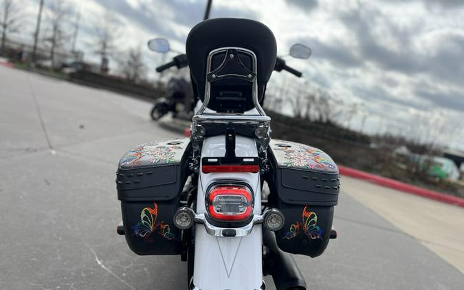 2025 Harley-Davidson® FLHC Heritage Classic White Onyx