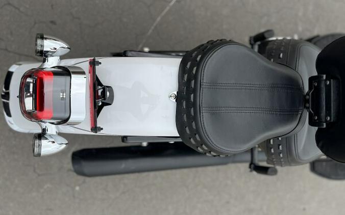 2025 Harley-Davidson® FLHC Heritage Classic White Onyx