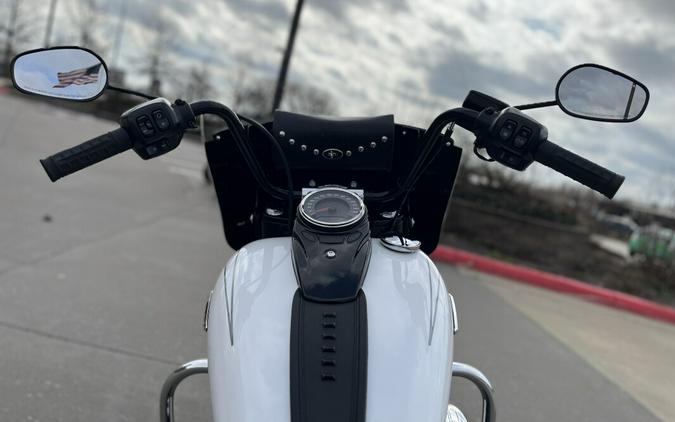 2025 Harley-Davidson® FLHC Heritage Classic White Onyx