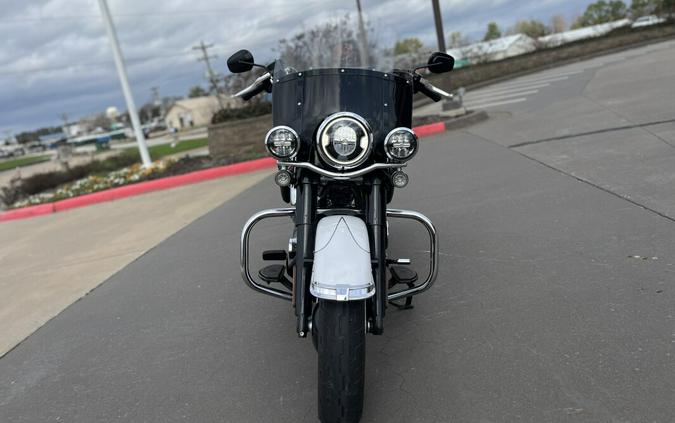 2025 Harley-Davidson® FLHC Heritage Classic White Onyx