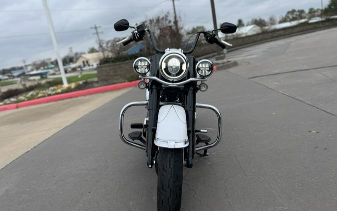 2025 Harley-Davidson® FLHC Heritage Classic White Onyx