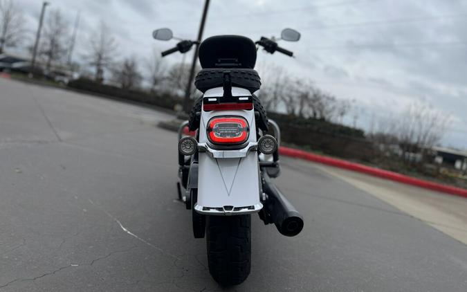 2025 Harley-Davidson® FLHC Heritage Classic White Onyx