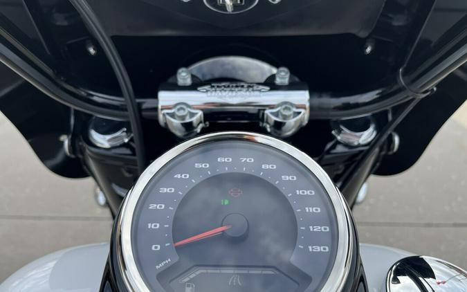 2025 Harley-Davidson® FLHC Heritage Classic White Onyx