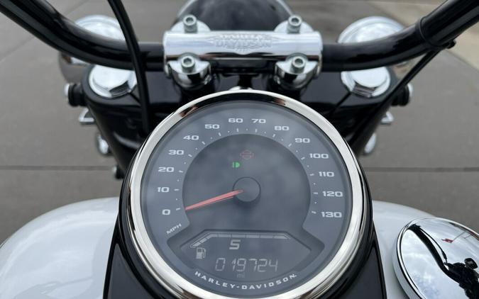 2025 Harley-Davidson® FLHC Heritage Classic White Onyx