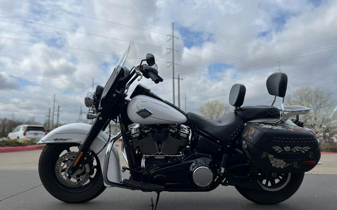 2025 Harley-Davidson® FLHC Heritage Classic White Onyx