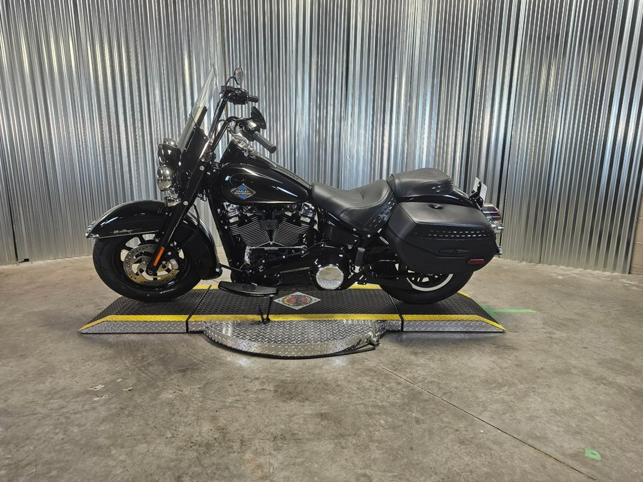 2026 Harley-Davidson Heritage Classic Vivid Black Black Laced Wheels