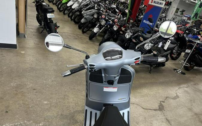 2021 Vespa GTS Super 300 Tech