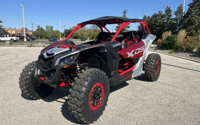 2025 Can-Am Maverick X3 X ds Turbo RR Fiery Red & Hyper Silver X ds TURBO RR