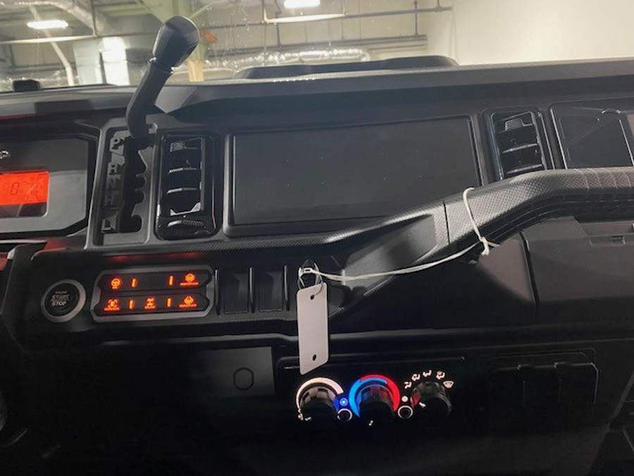 2026 Can-Am SSV DEF MAX XTCAB 65 HD11 CA 26 XT CAB HD11