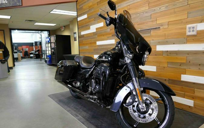 FLHXSE 2017 CVO Street Glide