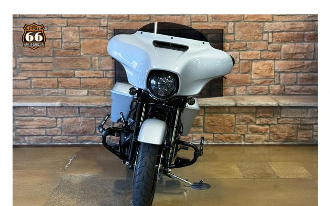 2023 Harley-Davidson® Street Glide® Special Atlas Silver Metallic - Black Finish