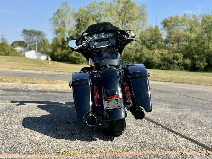 2017 Harley-Davidson CVO™ Street Glide Dark Slate Candy/Arctic Black with Co