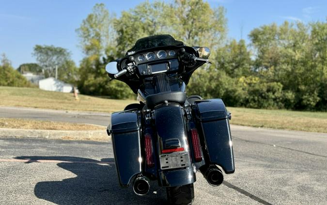 2017 Harley-Davidson CVO™ Street Glide Dark Slate Candy/Arctic Black with Co