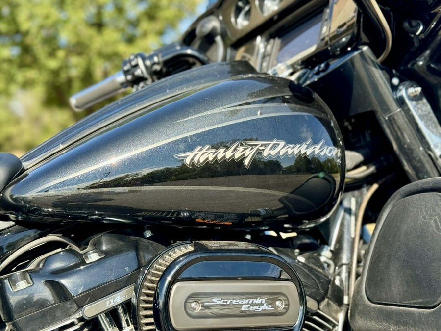 2017 Harley-Davidson CVO™ Street Glide Dark Slate Candy/Arctic Black with Co