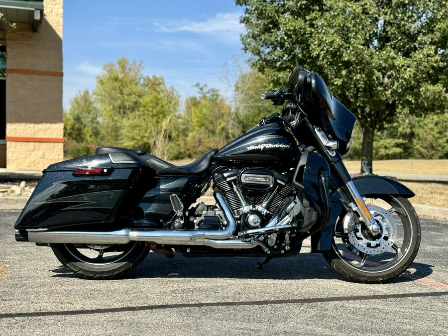 2017 Harley-Davidson CVO™ Street Glide Dark Slate Candy/Arctic Black with Co