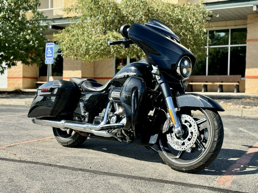 2017 Harley-Davidson CVO™ Street Glide Dark Slate Candy/Arctic Black with Co