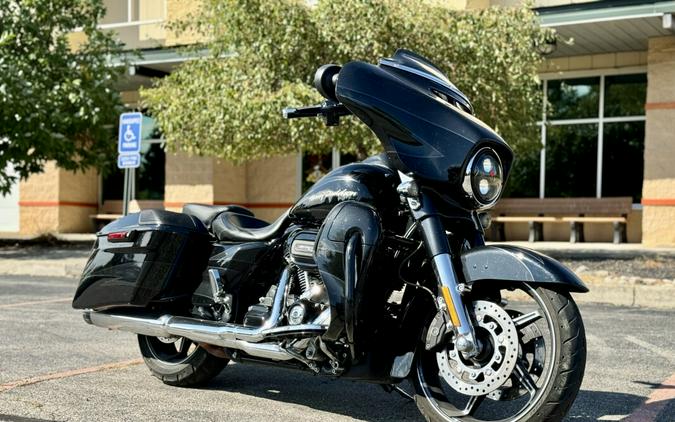 2017 Harley-Davidson CVO™ Street Glide Dark Slate Candy/Arctic Black with Co