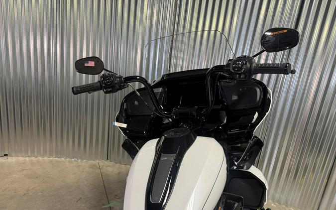 2026 Harley-Davidson Road Glide Limited WHITE ONYX PRL W/ PINSTRIPE