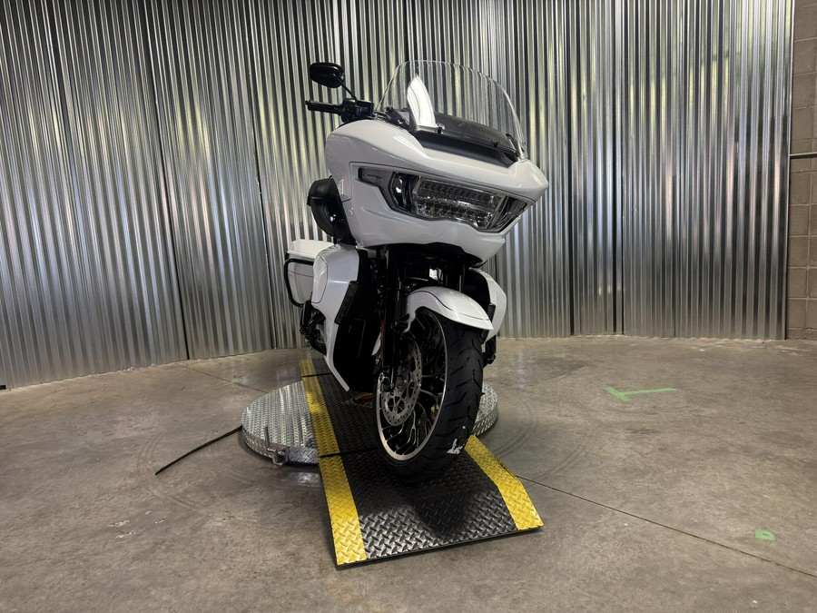 2026 Harley-Davidson Road Glide Limited WHITE ONYX PRL W/ PINSTRIPE