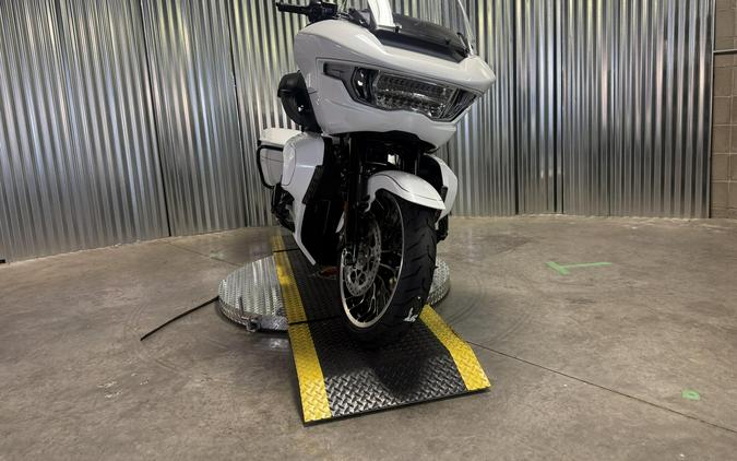 2026 Harley-Davidson Road Glide Limited WHITE ONYX PRL W/ PINSTRIPE