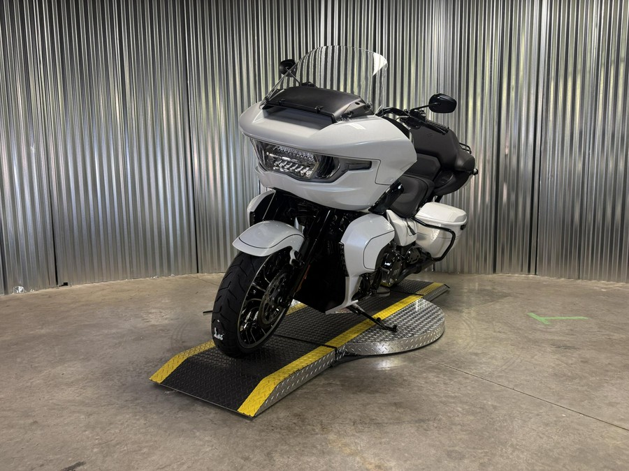 2026 Harley-Davidson Road Glide Limited WHITE ONYX PRL W/ PINSTRIPE