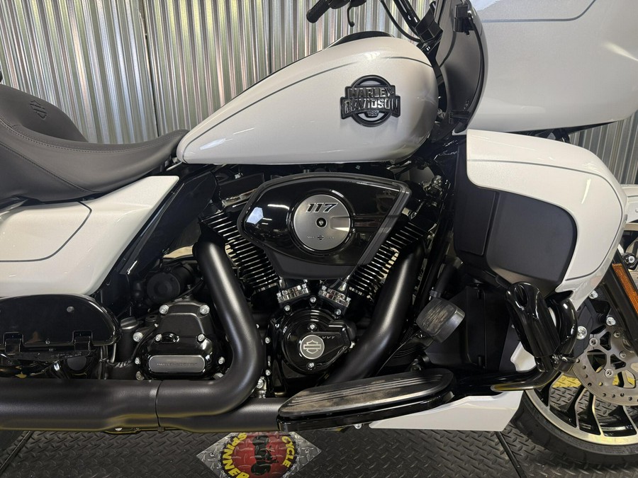 2026 Harley-Davidson Road Glide Limited WHITE ONYX PRL W/ PINSTRIPE