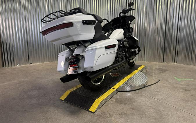 2026 Harley-Davidson Road Glide Limited WHITE ONYX PRL W/ PINSTRIPE
