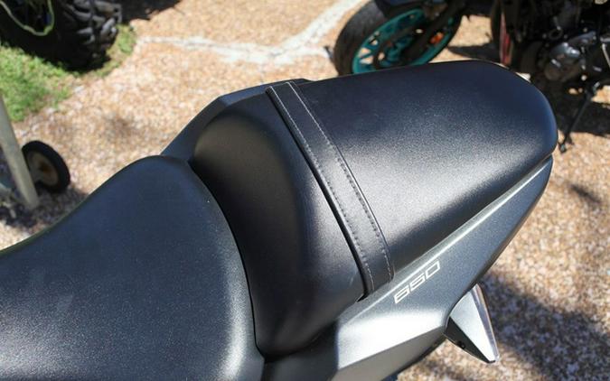 2022 Kawasaki Ninja 650 Metallic Matte Graphenesteel Gray