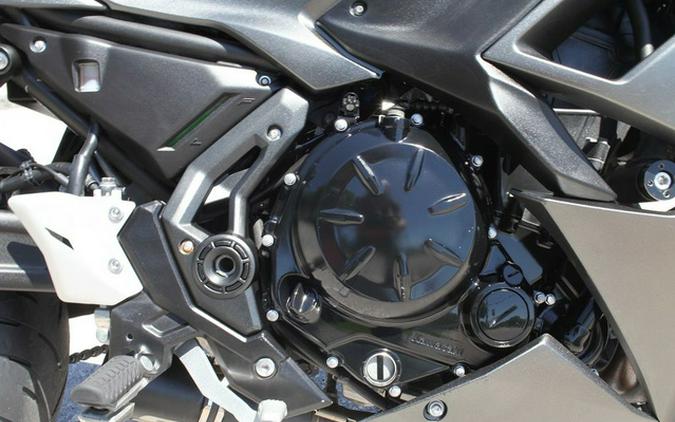 2022 Kawasaki Ninja 650 Metallic Matte Graphenesteel Gray