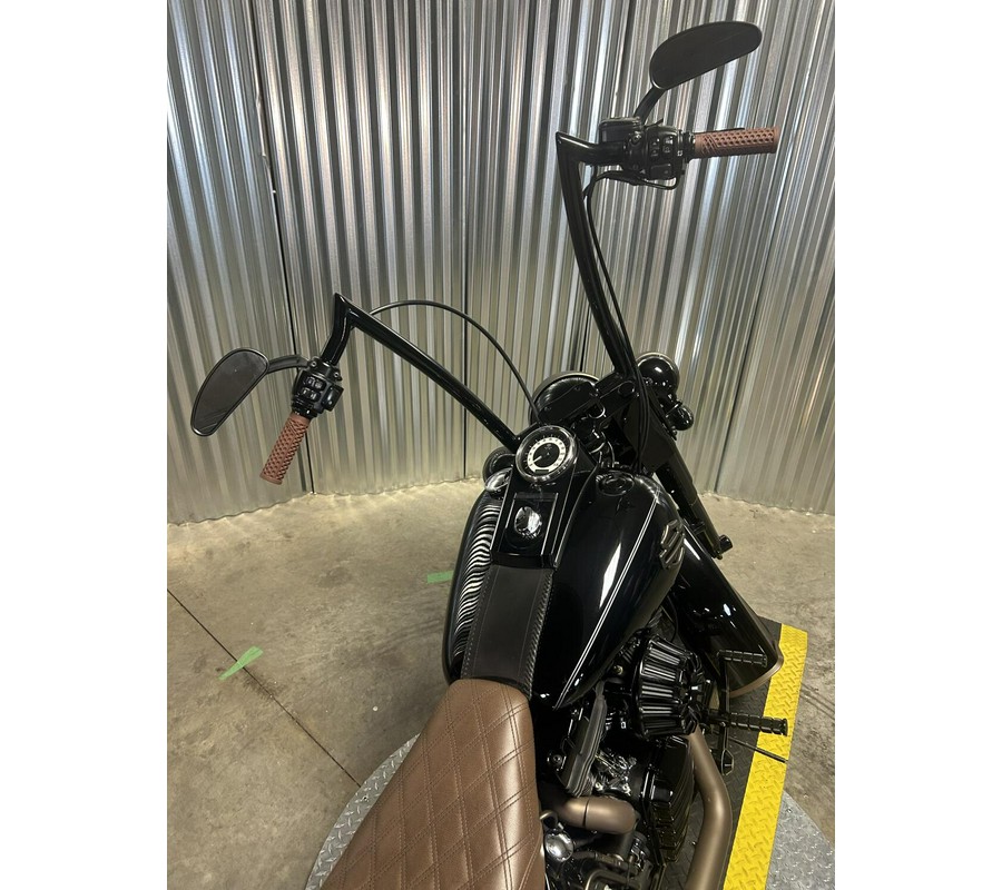 2014 Harley-Davidson Softail Deluxe BLACK W/ PINSTRIPE