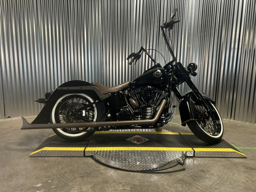 2014 Harley-Davidson Softail Deluxe BLACK W/ PINSTRIPE