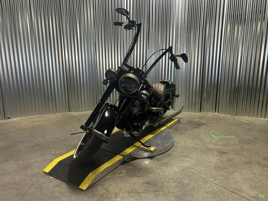 2014 Harley-Davidson Softail Deluxe BLACK W/ PINSTRIPE