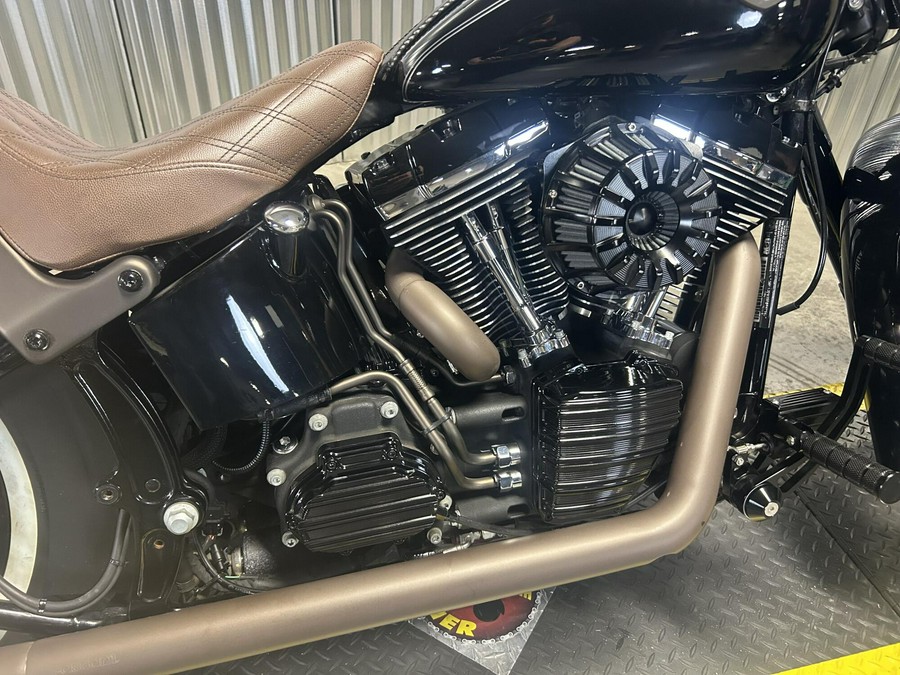 2014 Harley-Davidson Softail Deluxe BLACK W/ PINSTRIPE