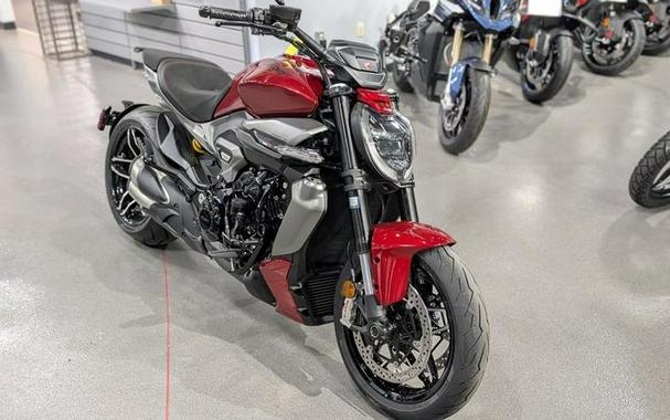 2026 Ducati XDiavel V4 Burning Red