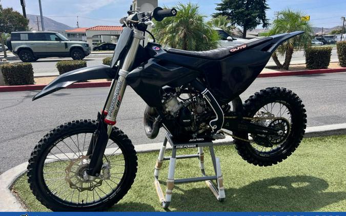 2020 Husqvarna® F2001S8