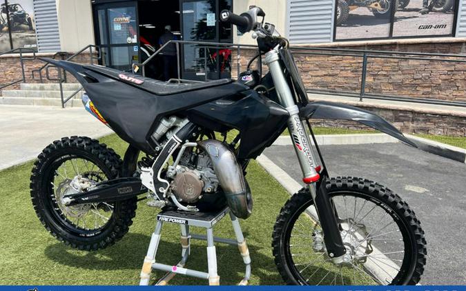 2020 Husqvarna® F2001S8