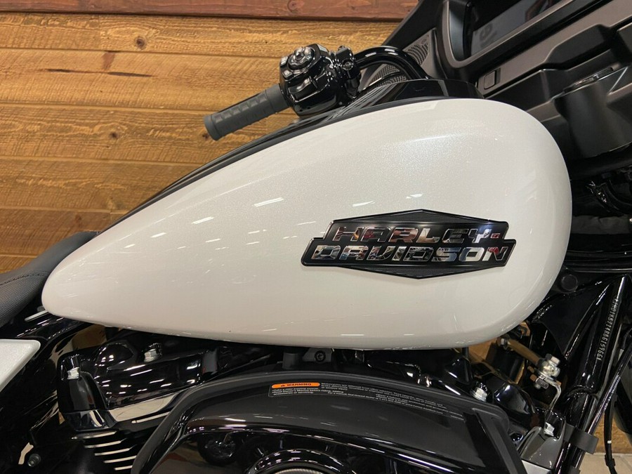 2024 Harley-Davidson Street Glide® White Onyx Pearl - Black Finish FLHX