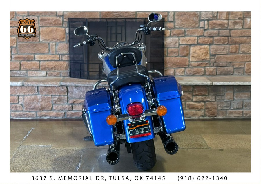 2018 Harley-Davidson® Road King® ELECBLU/SLVFRTN W/PINSTRIPE