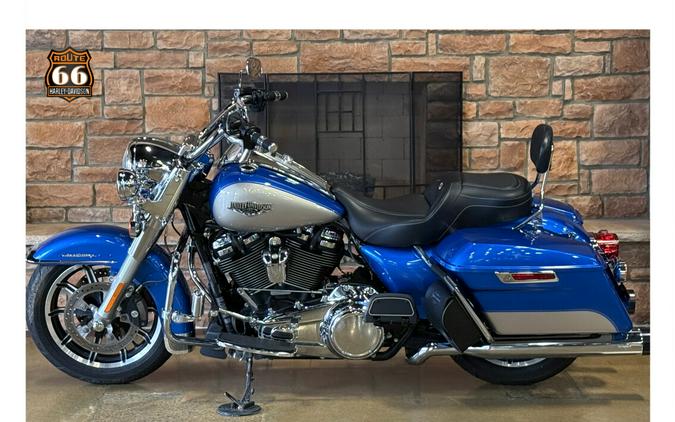 2018 Harley-Davidson® Road King® ELECBLU/SLVFRTN W/PINSTRIPE