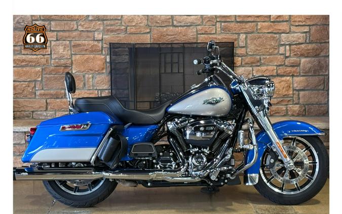 2018 Harley-Davidson® Road King® ELECBLU/SLVFRTN W/PINSTRIPE