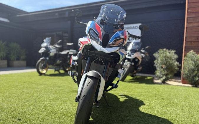 2026 BMW M 1000 XR LIGHT WHITE MOTORSPORT