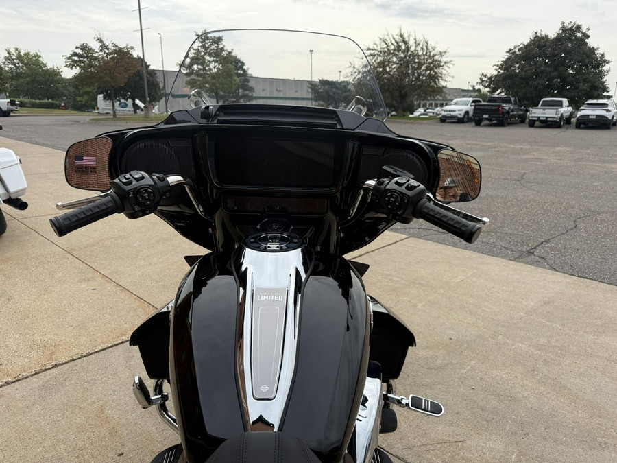 2026 Harley-Davidson Street Glide 3 Limited Vivid Black Chrome Trim
