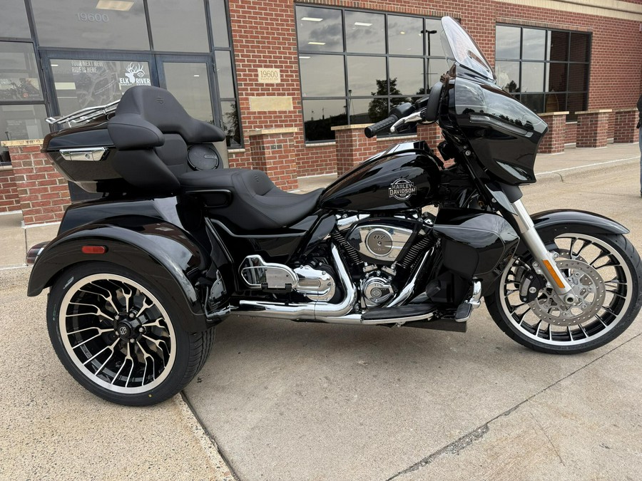 2026 Harley-Davidson Street Glide 3 Limited Vivid Black Chrome Trim