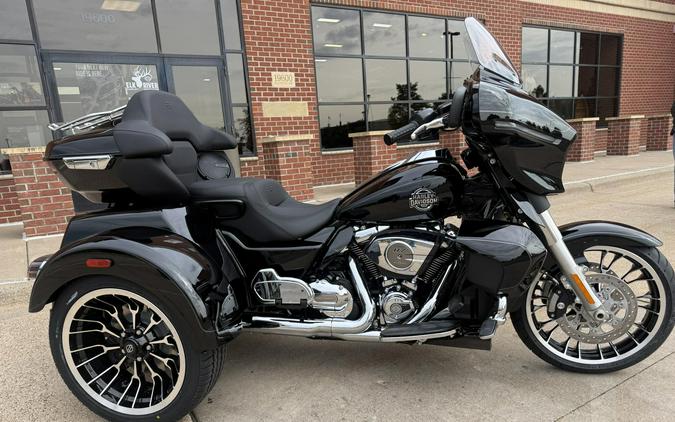 2026 Harley-Davidson Street Glide 3 Limited Vivid Black Chrome Trim